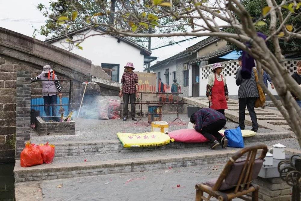 上海郊区小镇里“体制外”的神仙